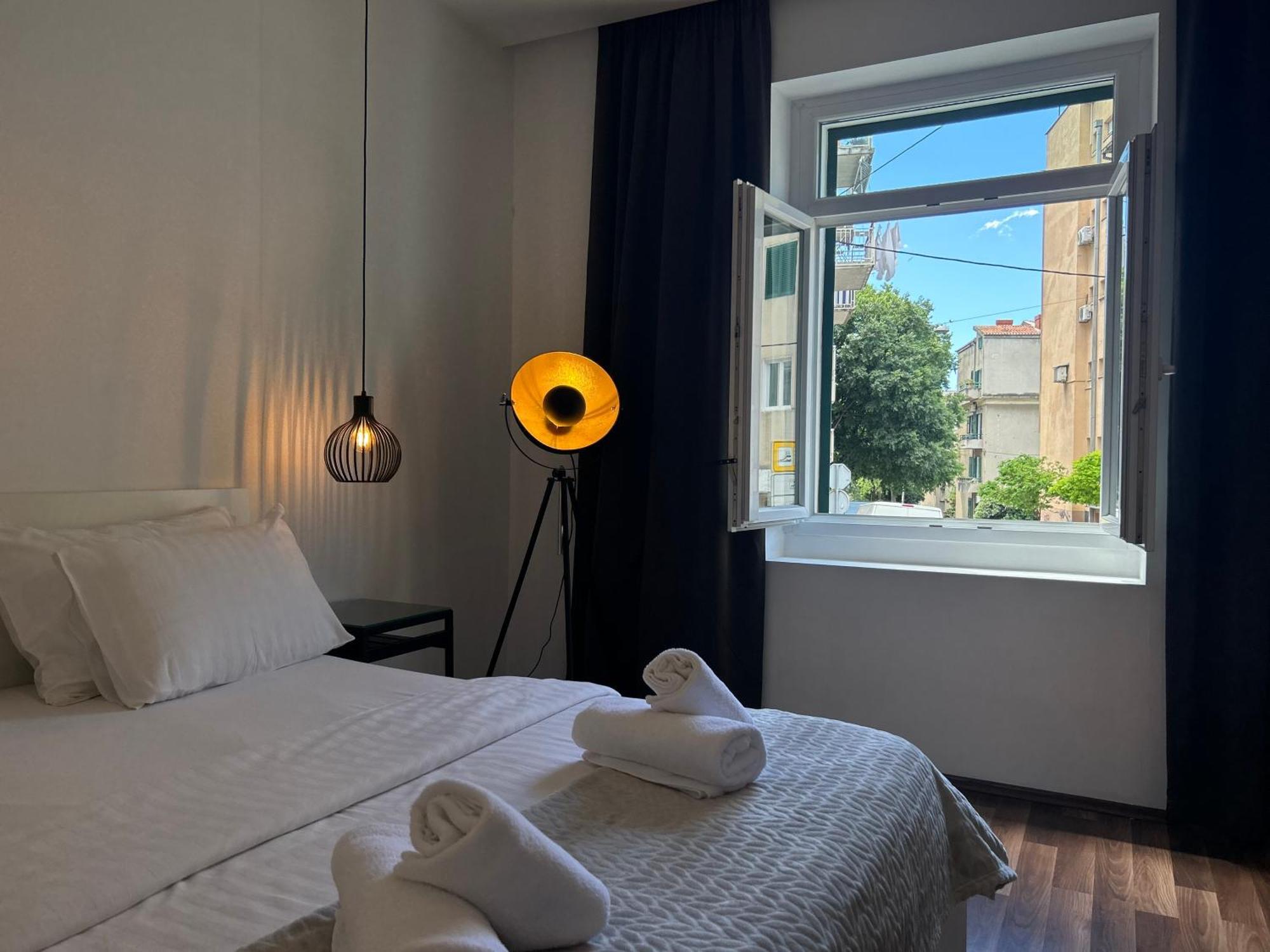 Marton & Martinis Superior Apartments - Spacious One-Room Apartments - Excellent Location Within Walking Distance Of Diocletian'S Palace And Bacvice Beach - The Best Restaurants Within Walking Distance - Buralux Properties Сплит Экстерьер фото