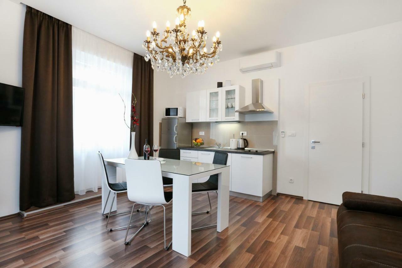 Marton & Martinis Superior Apartments - Spacious One-Room Apartments - Excellent Location Within Walking Distance Of Diocletian'S Palace And Bacvice Beach - The Best Restaurants Within Walking Distance - Buralux Properties Сплит Экстерьер фото
