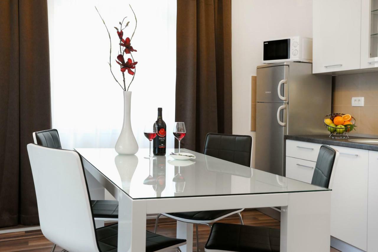 Marton & Martinis Superior Apartments - Spacious One-Room Apartments - Excellent Location Within Walking Distance Of Diocletian'S Palace And Bacvice Beach - The Best Restaurants Within Walking Distance - Buralux Properties Сплит Экстерьер фото